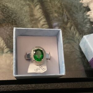 Elegant 925 Sterling Silver & Emerald (Green) Large Oval Ring size 8